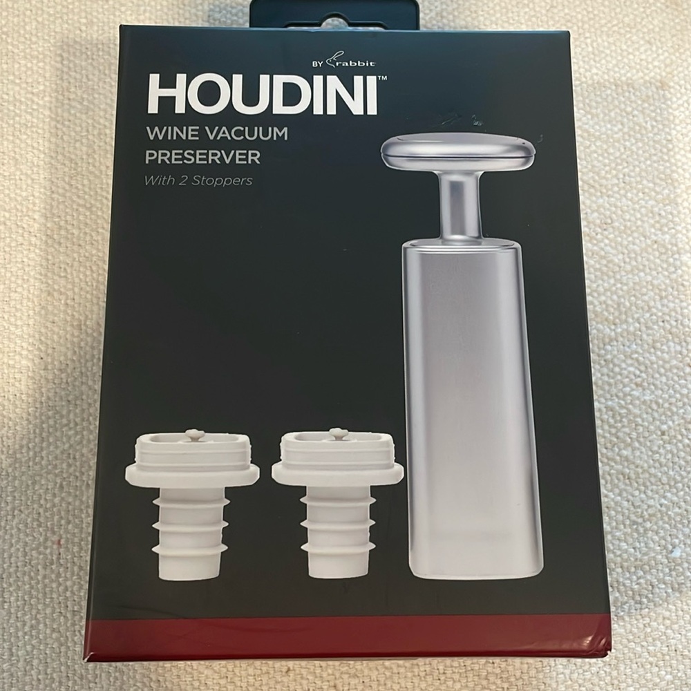 Houdini wine vacuum preserver to remove air from open wine bottle. NWT